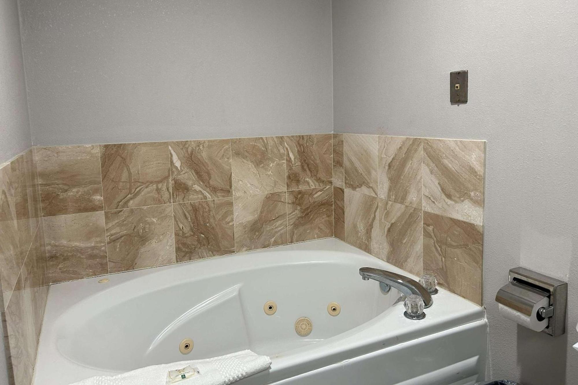Quality Inn & Suites Tarboro - Kingsboro Exterior foto
